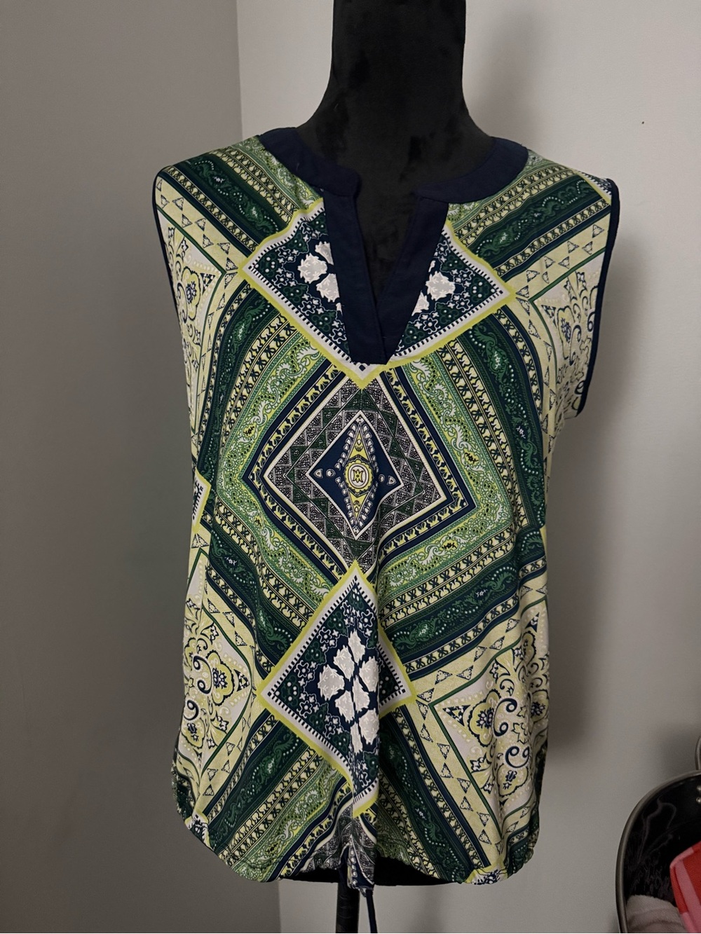Green Geometric Split-Neck Sleeveless Tunic